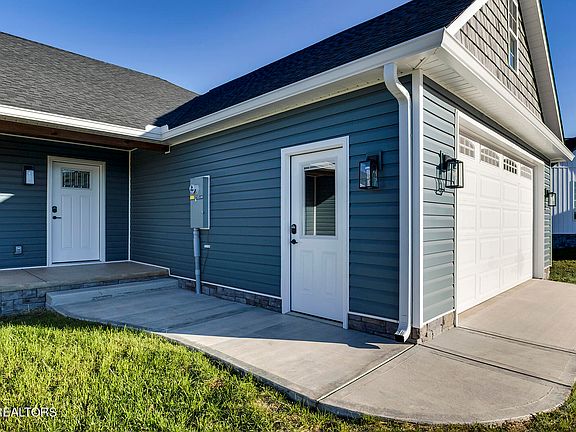 3rd image of 109 Waterstone Dr