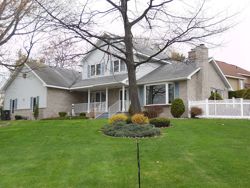 1st image of 758 Lake Shore Dr