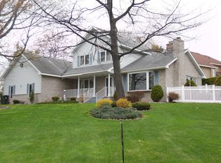 758 Lake Shore Dr, Escanaba, MI 49829
