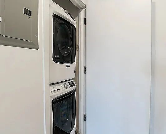 4th image of 165 Vanderbilt Ave