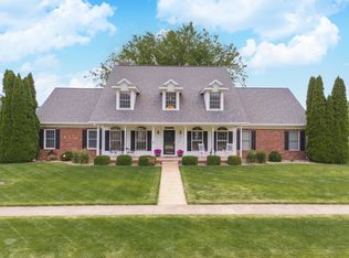 2212 Foxtail Rd, Bloomington, IL 61704