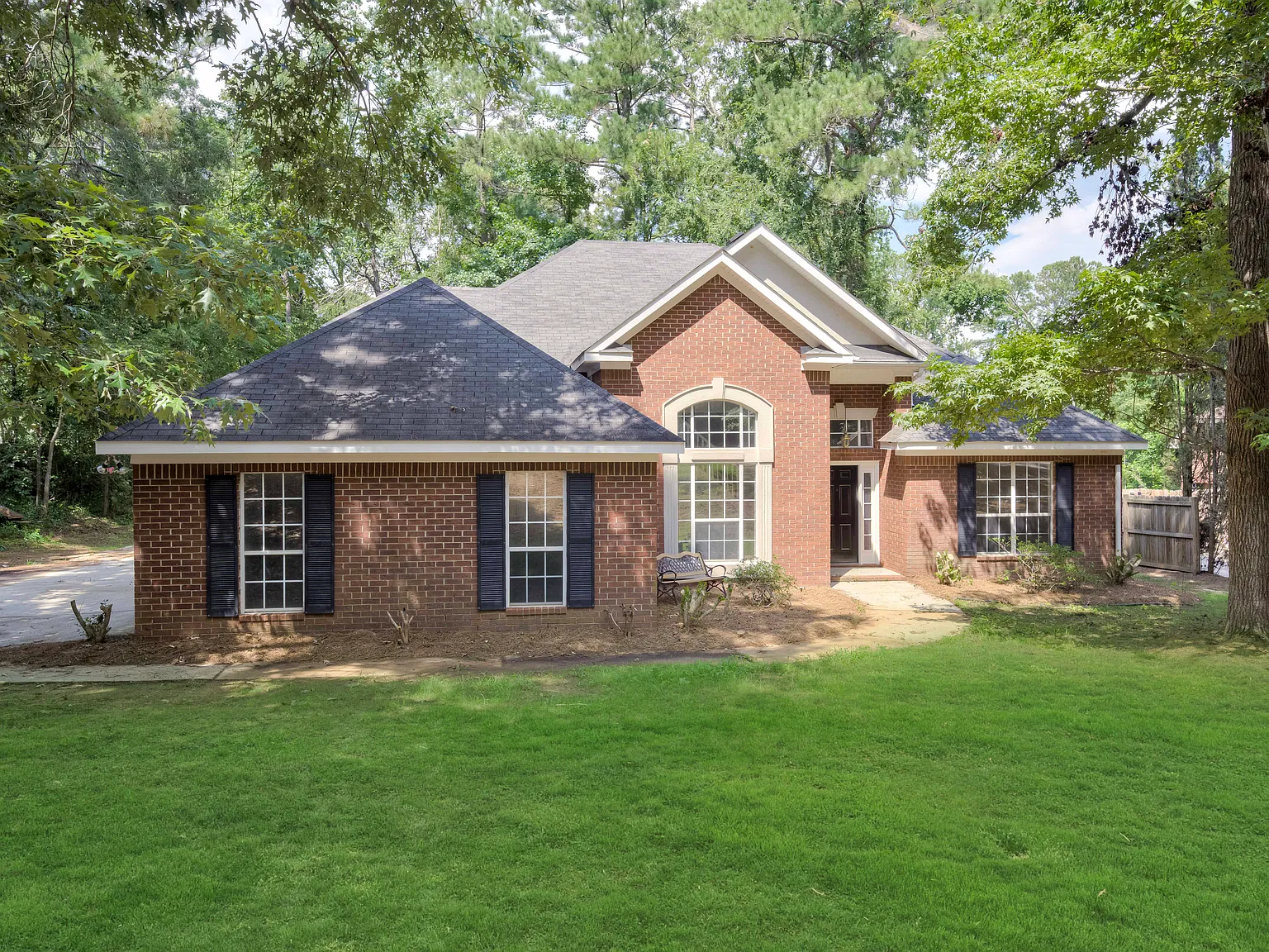 6 bed, 2.5 bath, 2748 sqft, $2,495 — Photo 1