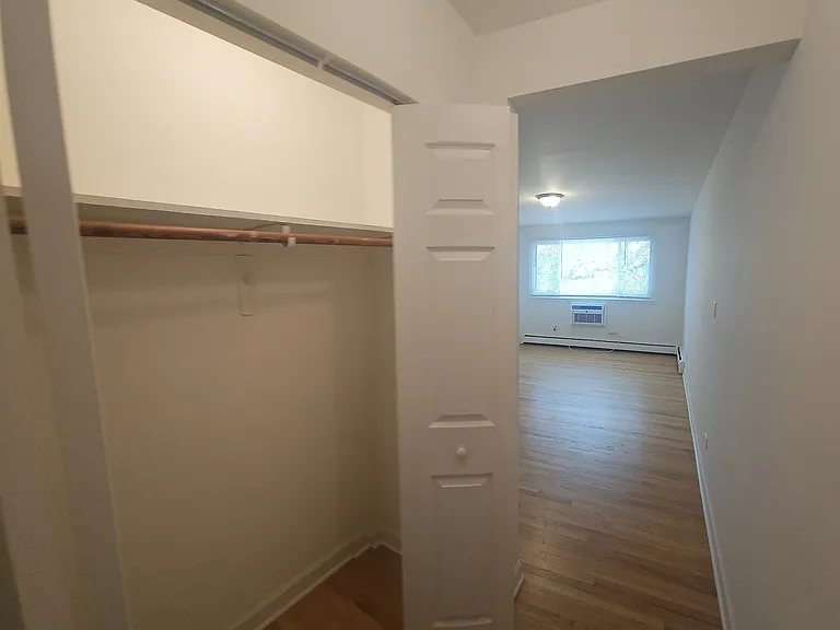 6211 N Kenmore Ave #301 — Photo 2