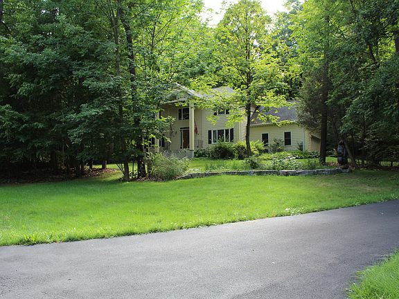 Nicely paved driveway 