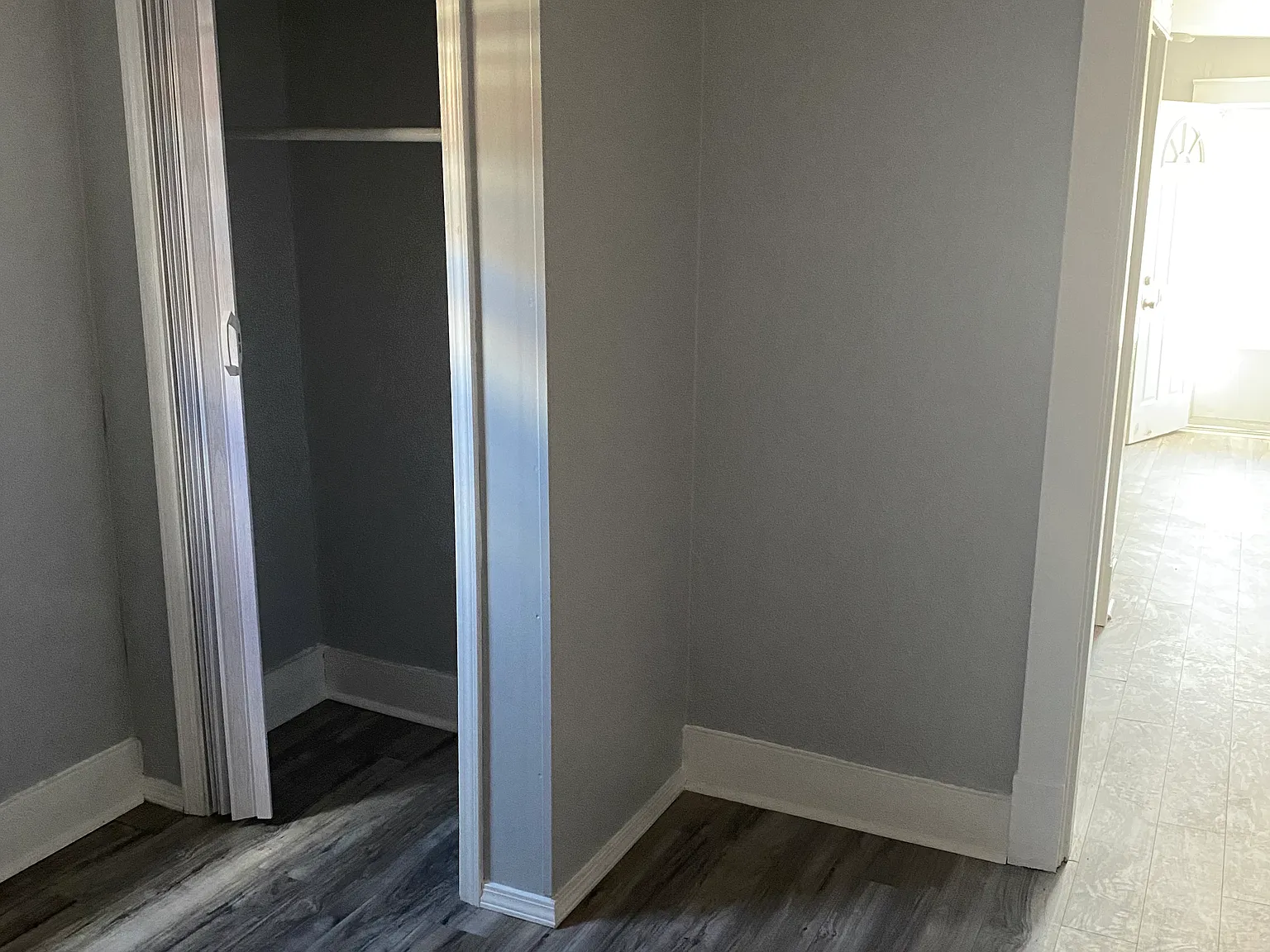 1523 Angelrodt St. — Photo 3