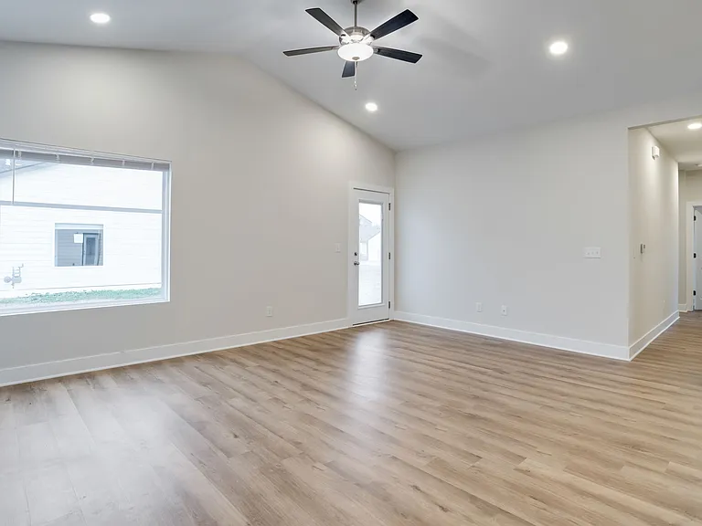 473 E Harper St — Photo 12