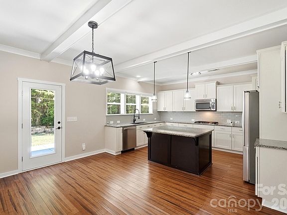 5th image of 2238 Bluebell Way