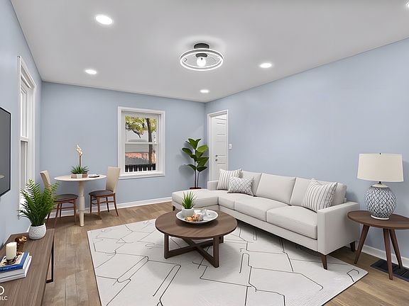 3rd image of 2815 S Taft Ave