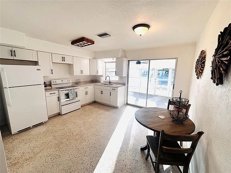 6125 Beacon Point Dr — Photo 5