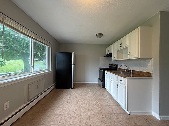 3rd image of 1054 Bank St #12F