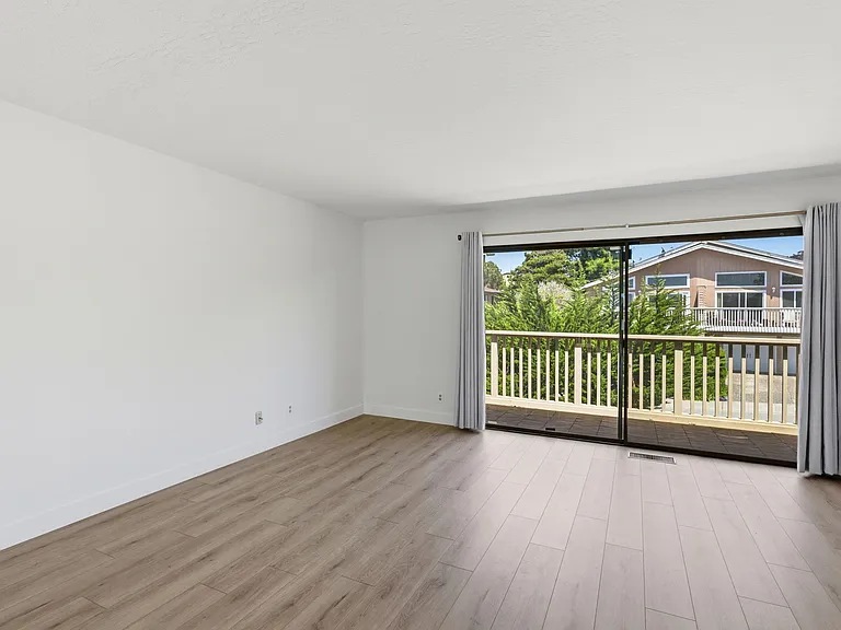 114 Falmouth Ct — Photo 18