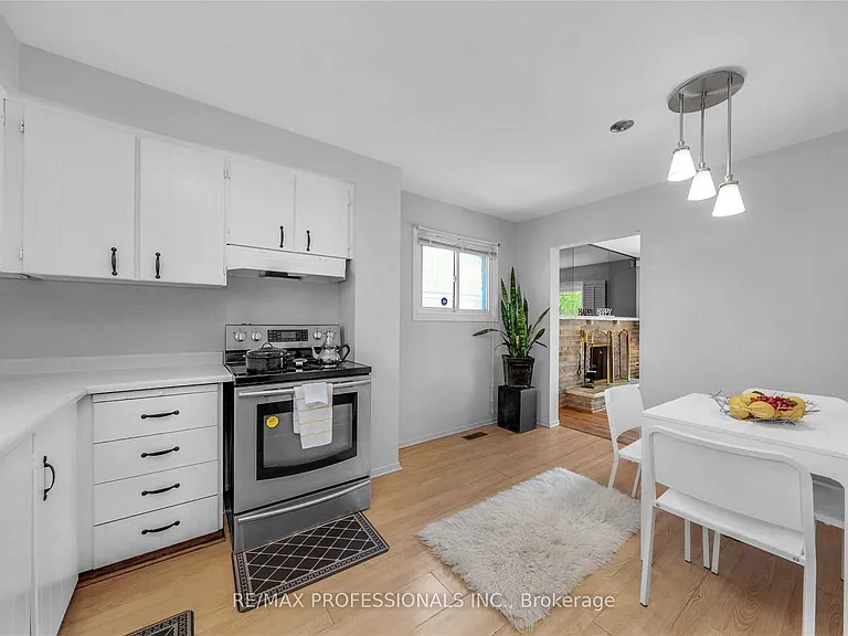 47 Wishford Dr — Photo 8
