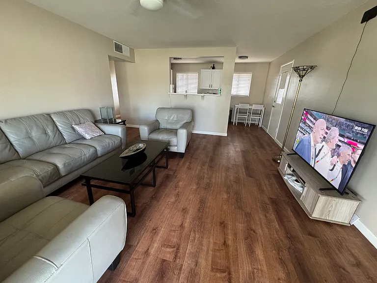 611 E Encanto Dr — Photo 3