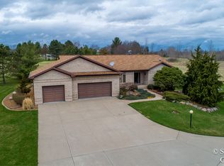 11381 Risner Ln, Eaton Rapids, MI 48827