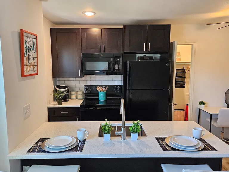 Hillside Apartments — Photo 3
