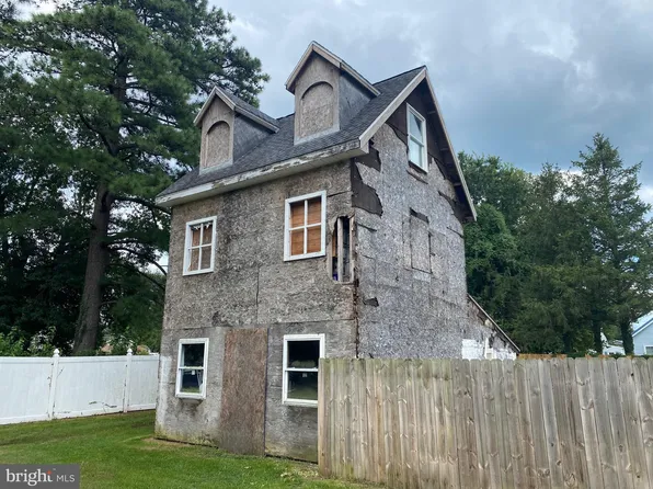 103 E 2nd St, Blades, DE 19973