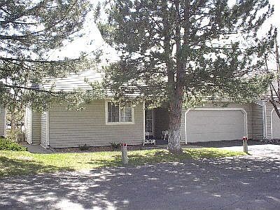 Exterior has vinyl siding