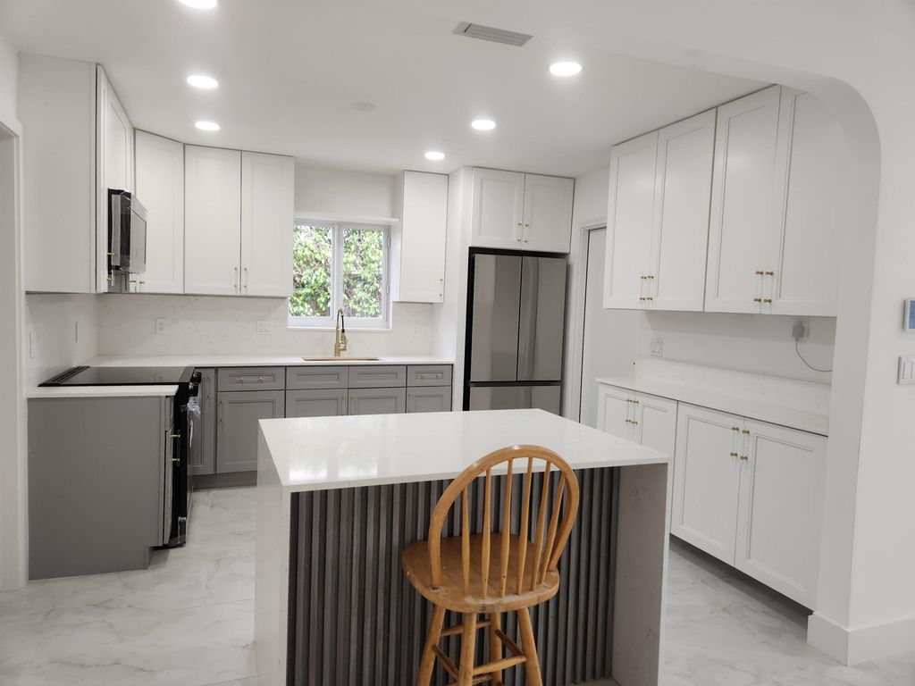 401 SE 1st Avenue, photo 4