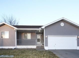 6015 NW 12th St, Lincoln, NE 68521