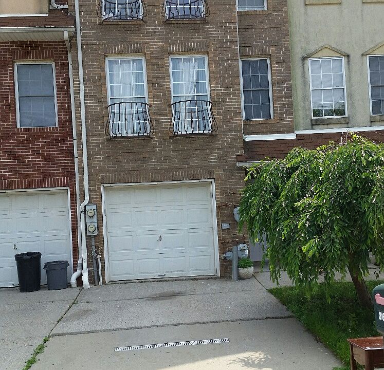 1st image of 216 Essex Dr