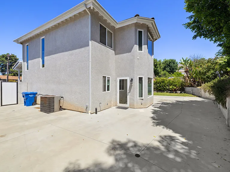 526 Houston Dr — Photo 24