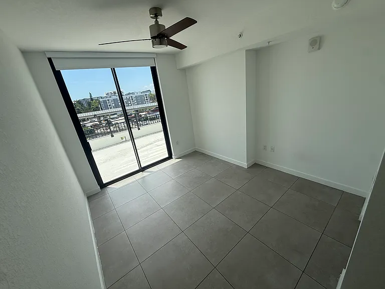 1010 NW 11th St #505 — Photo 10