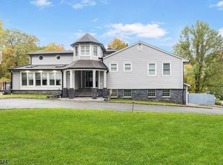 159 W Hobart Gap Rd, Livingston, NJ 07039