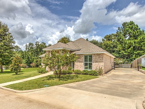 2nd image of 3303 Summer Hill Cir