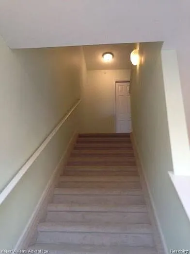 2 bed, 2.5 bath, 1324 sqft, $2,180 — Photo 2