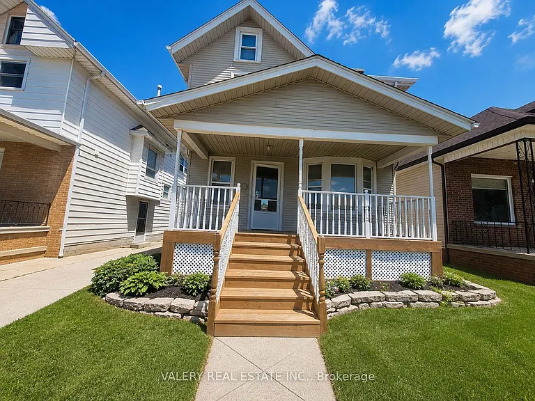1058 Moy Ave — Photo 1