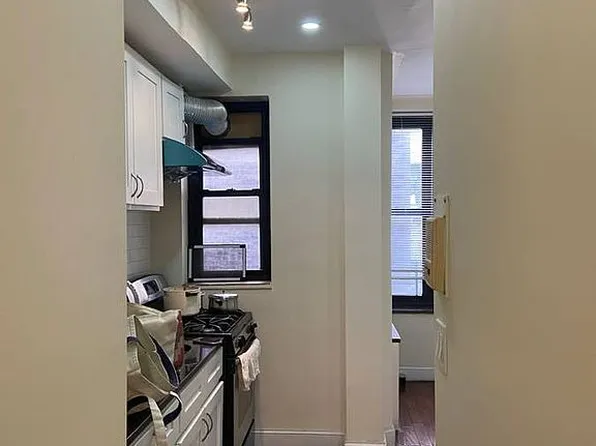 8201 Britton Ave APT 5K, Elmhurst, NY 11373