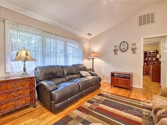 5th image of 53 Town N Country Dr