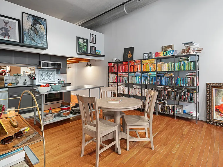 1027 Arch St #207 — Photo 3