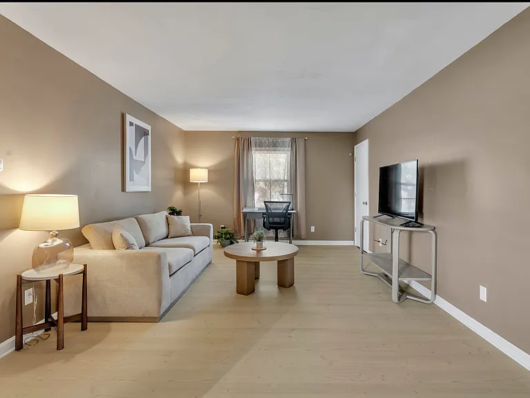625 Village Ln #D — Photo 10