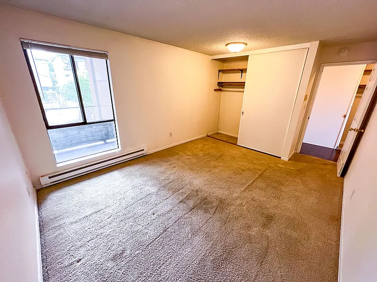 3626 Fremont Ln N — Photo 3