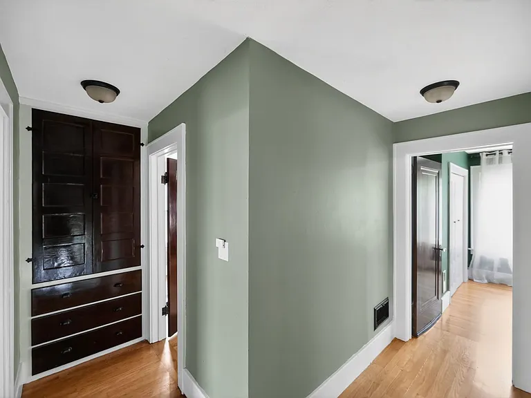 151 Wolcott Ave — Photo 22