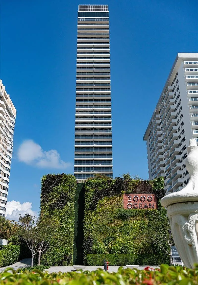 2000 South Ocean — Photo 1