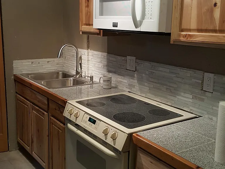 300 W Jefferson Ave #2 — Photo 2