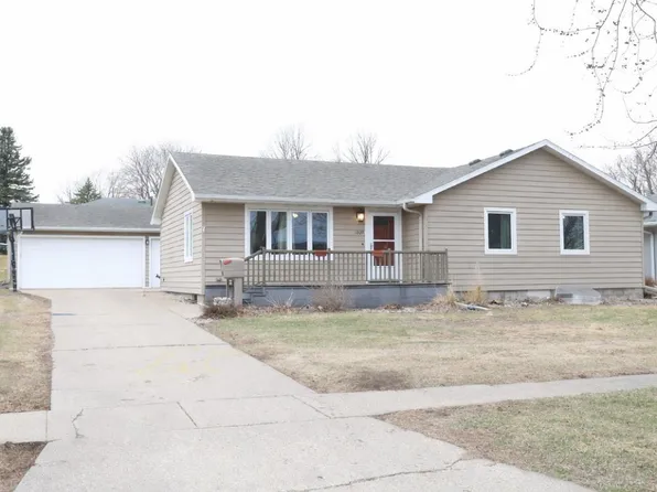 1009 S Tama St, Rock Rapids, IA 51246