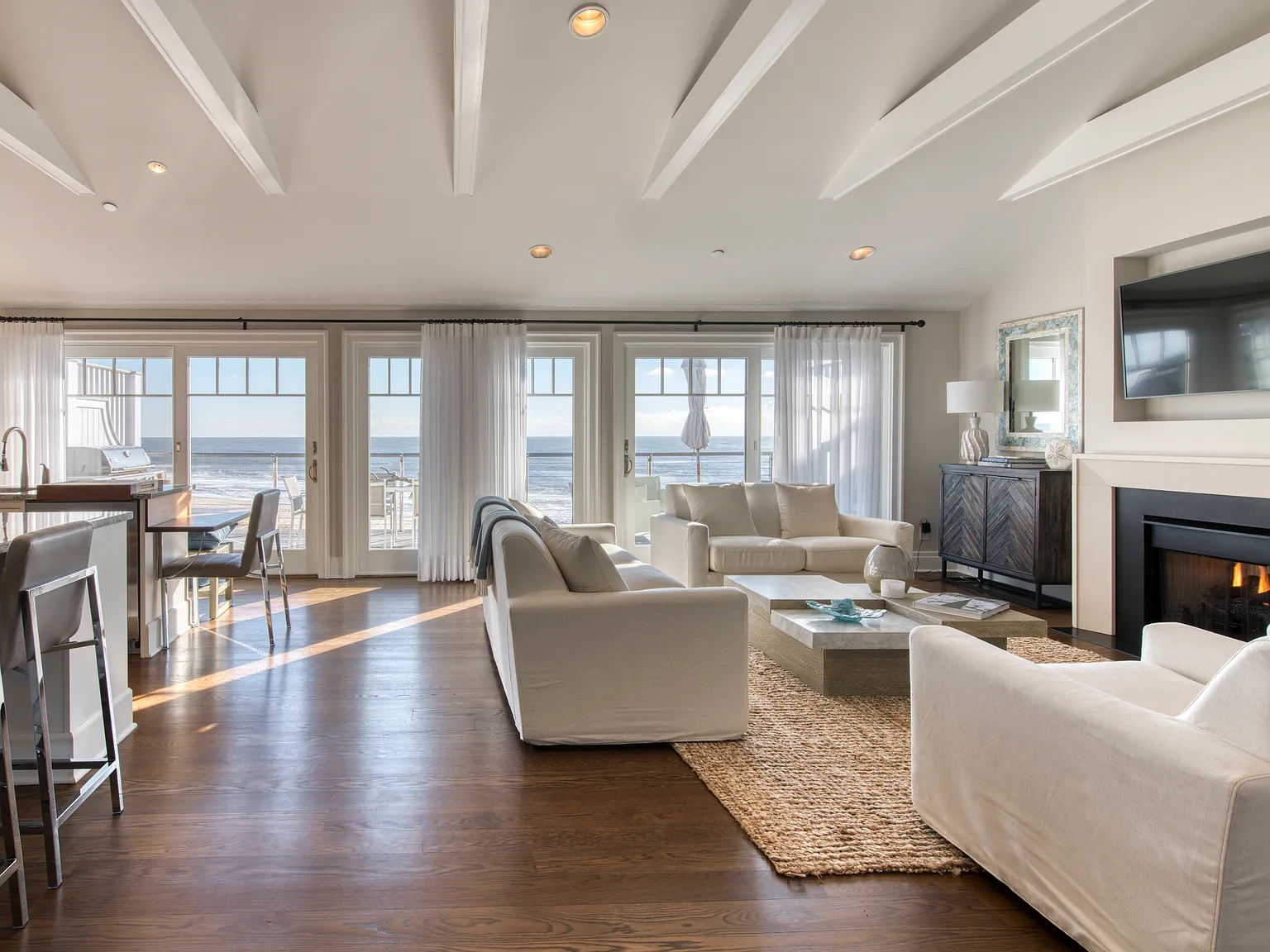 Luxury Montauk Gurney's Oceanfront — Photo 4