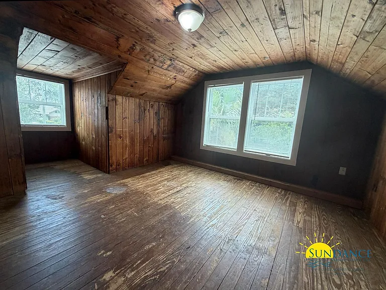 255 Brooks St — Photo 11