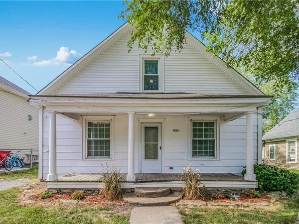 1404 S Park Ave, Oak Grove, MO 64075