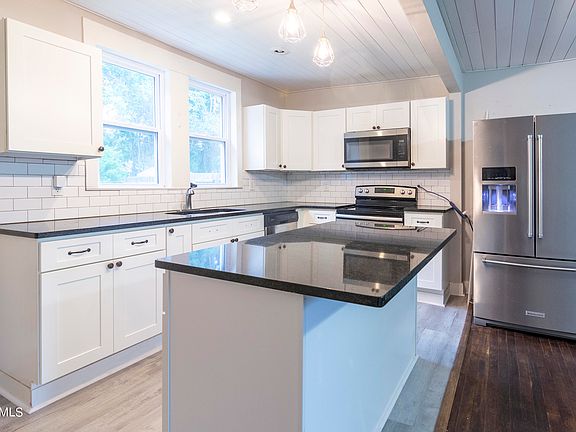 4th image of 1601 Charles Dr