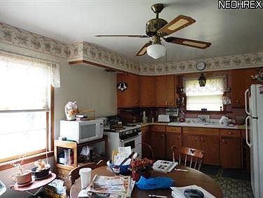 3rd image of 115 Jerrol Ct