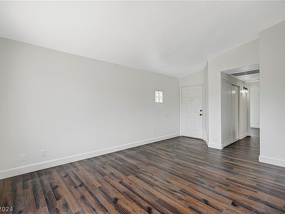 5th image of 1176 Pleasant Brook St