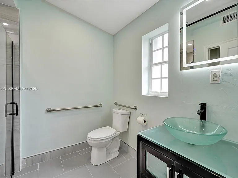 1085 NE 126th St #3 — Photo 6