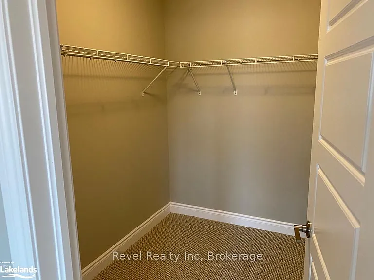 1050 Wright Dr — Photo 13