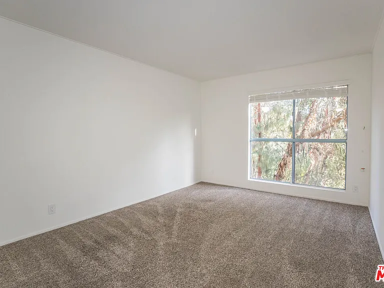 410 S Barrington Ave #205 — Photo 22