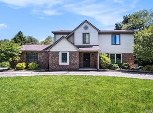 1608 Hartland Woods Dr, Howell, MI 48843