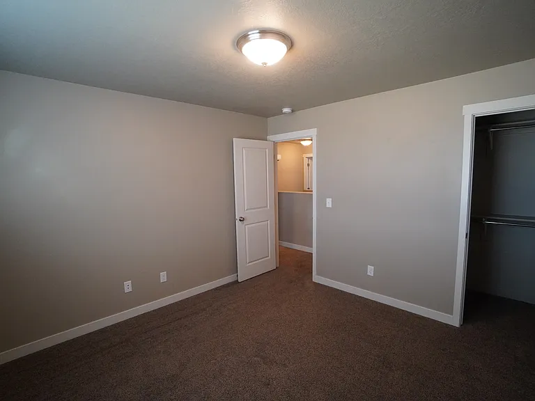 1095 W 2875 N — Photo 14